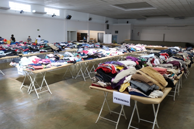 As peças arrecadadas estão sendo separadas na sede do Lions Clube, onde será feita a distribuição