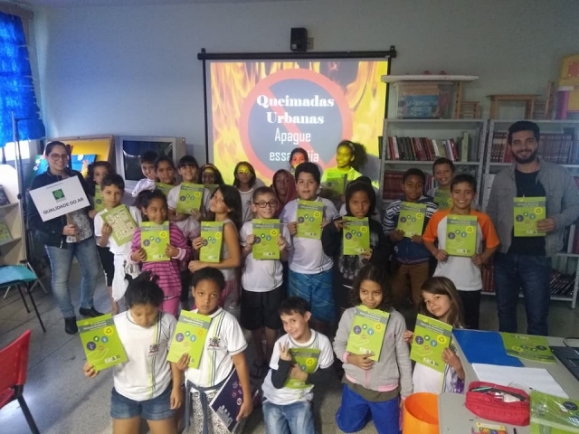 Alunos da escola Guiomar Borcat, do 4º ano C da Professora Gisele Roberta Marrichi Tudiçaki