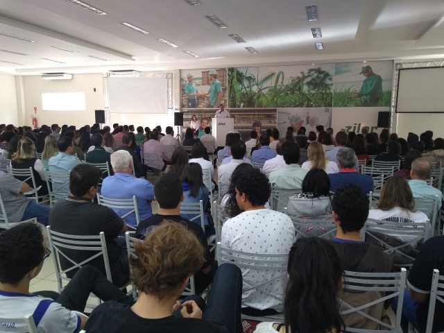 Representando o prefeito Anderson Prado, o secretário Tupã falou sobre o trabalho realizado pelo município na área do meio ambiente