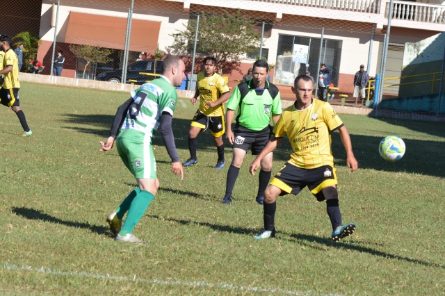 Na foto acima, Santa Luzia (em jogo contra o Nova Lençóis) derrotou o CAL no domingo