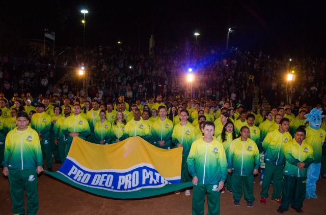 Atletas durante a abertura dos Jogos Regionais disputados em Lençóis Paulista em 2017