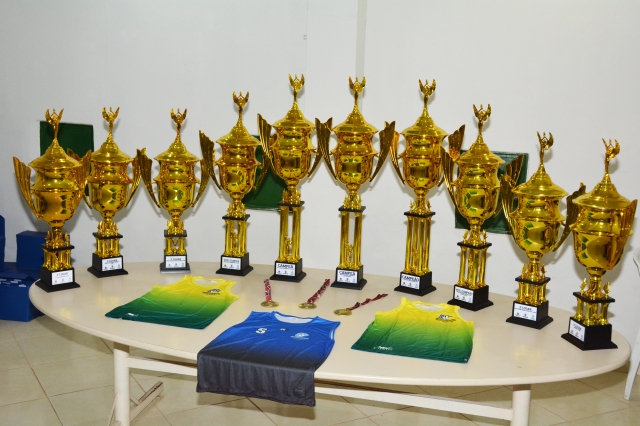 Troféus conquistados pelos atletas lençoenses nos Jogos Regionais disputados em São Carlos