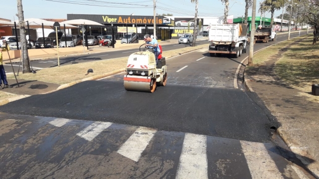 Passagem para pedestres foi construída no principal acesso à cidade