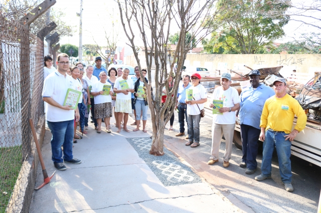 Após palestra todos participaram de uma atividade prática, com uma volta no entorno da quadra do CRAS e Creche “Oliveiro Emiliano Ribeiro