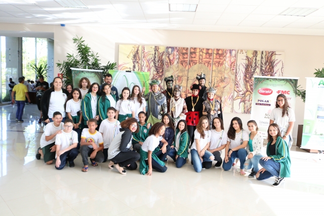 Os alunos puderem tirar fotos com os atores ao final da apresentação