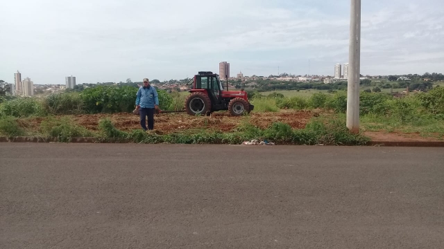 Áreas do Conjunto Maestro Júlio Ferrari recebem trabalhos de manutenção e limpeza