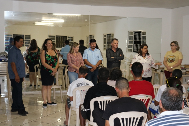 Cíntia, Ney Góes, Priscila, Donizeti, Diusa e Severino durante aula inaugural do curso de construção civil