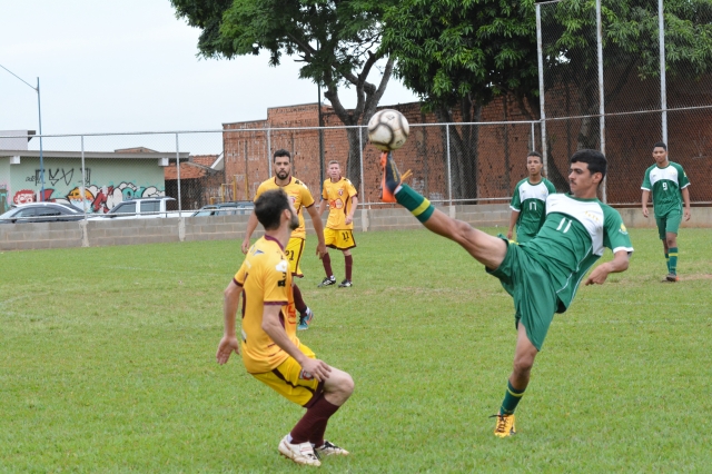CUP (uniforme amarelo) venceu SER LP e avançou na tabela de classificação da Copa Cidade do Livro