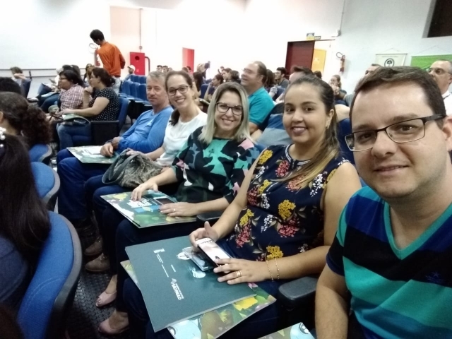 O educador ambiental Helton Damacena esteve representando a Secretaria local em Jaú