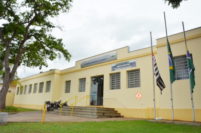 O Centro de Atendimento ao Cidadão (CAC) fica na Rua Anita Garibaldi, 821, Centro