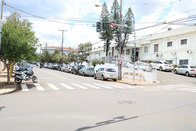 Equipe do Meio Ambiente fará poda das árvores daquela quadra