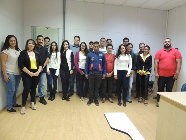 André Sasso, secretário de Desenvolvimento Econômico, fez questão de cumprimentar os alunos