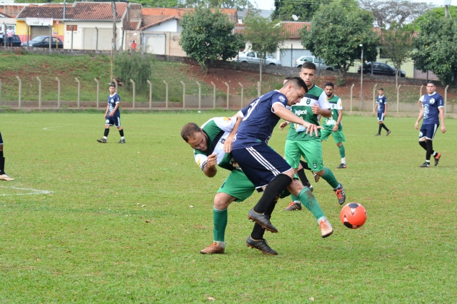 Unidos do Júlio Ferrari (uniforme azul/foto arquivo) disputa uma das vagas para a final da Copa Cidade do Livro