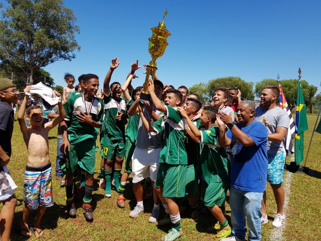Lençoenses comemoram título do Estadual