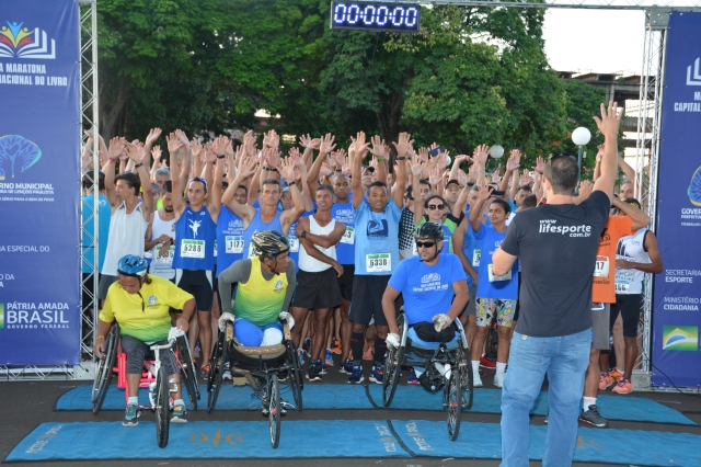 Largada da 1ª Meia Maratona Capital Nacional do Livro