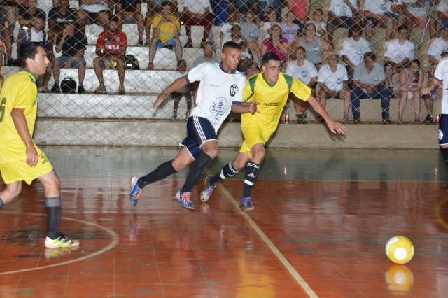 Unidos Júlio Ferrari e Desacreditados durante confronto pela Copa Cidade do Livro de Futsal