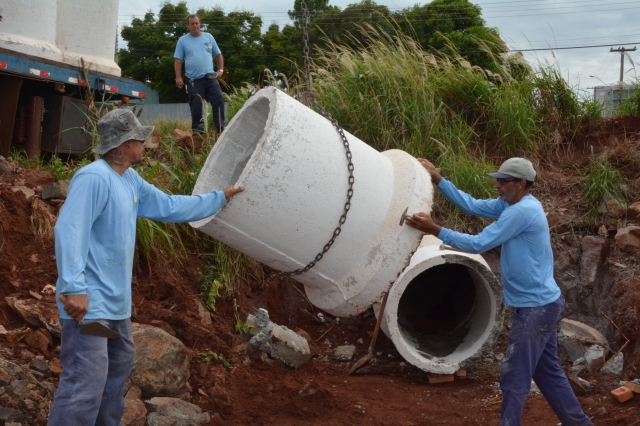 Os 10 tubos implantados evitarão o empoçamento de água no local