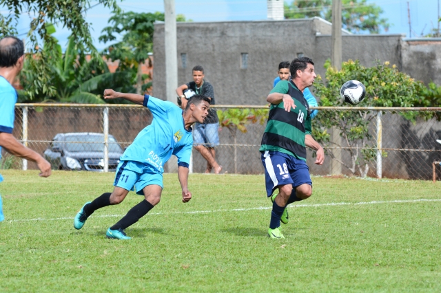 Borebi (verde e preto) goleou a representação dos Galáticos na abertura da Copa Lençóis