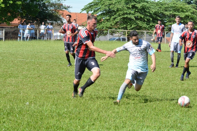 Renegados (uniforme vermelho e preto) venceu o Real fechando a rodada no domingo, 24