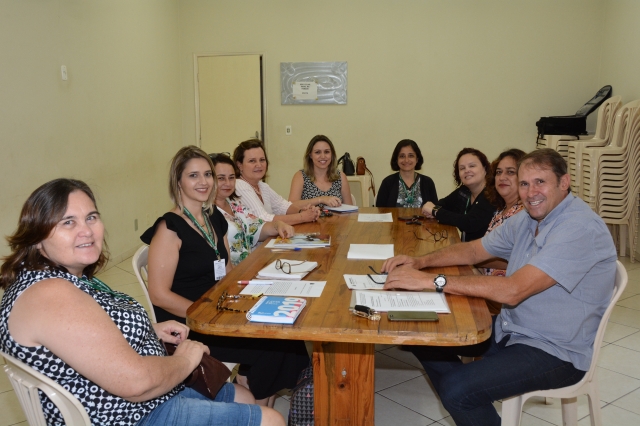 Integrantes do Conselho do Idoso durante reunião preparatória para a conferência