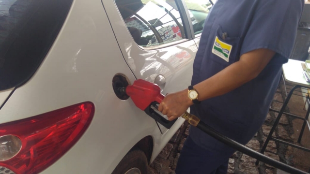 O etanol é ecologicamente vantajoso, pois emite até 25% menos poluentes do que a gasolina