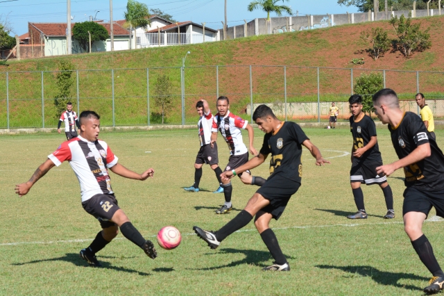 O Reduto (camisas listradas) venceu o Real e enfrenta o Júlio Ferrari na primeira rodada das oitavas de final da Copa Lençóis