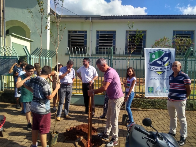Alguns dos projetos de sustentabilidade já desenvolvidos na Escola “Dr. Paulo Zillo” foram abordados no encontro