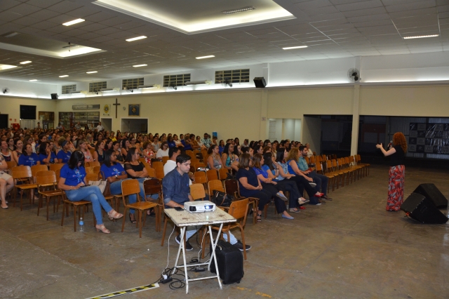 Palestra foi realizada no Lions Clube e reuniu professionais da Rede Municipal, Particular e Estadual de Ensino