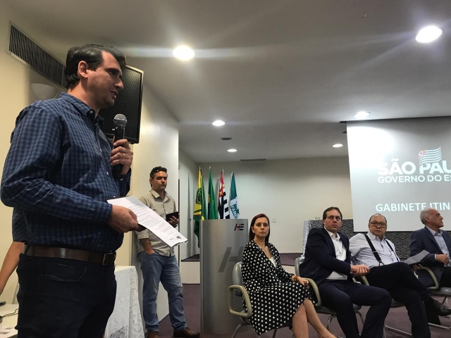 O Secretário Ricardo Conti Barbeiro falou em nome de 18 municípios da região