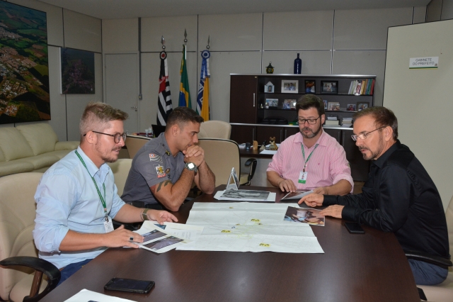 Reunião no gabinete do prefeito Prado acertou os detalhes e as alterações no trânsito durante a Facilpa