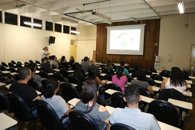 Servidores públicos municipais e alunos do curso de contabilidade da ETEC estiveram presentes na audiência