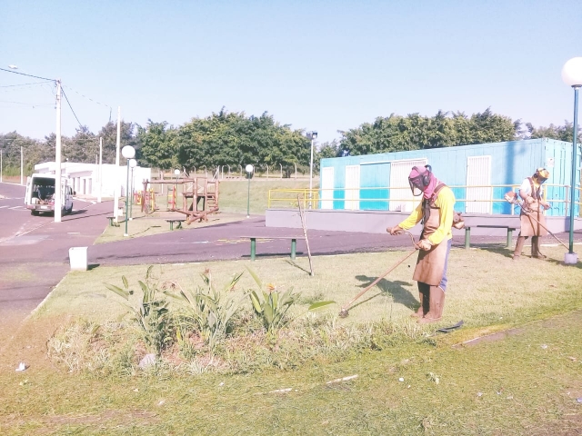 Área próxima ao contêiner, no Jardim Carolina, recebeu manutenção