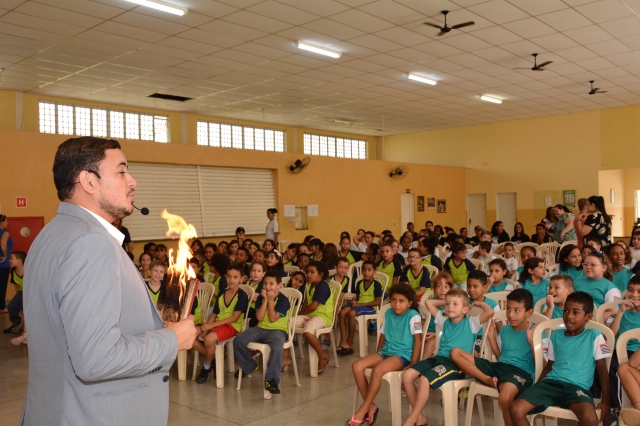 Palestra leva de forma lúdica orientações e dicas para crianças e adolescentes sobre o tema