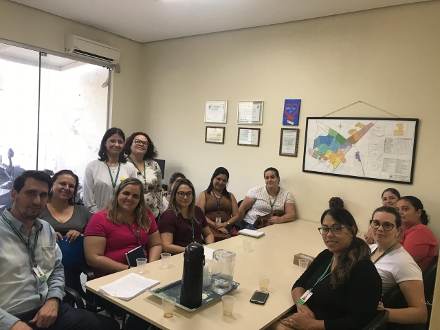 Equipe de Saúde reunida com o secretário Ricardo Contia em busca de solução para fila do Papanicolau