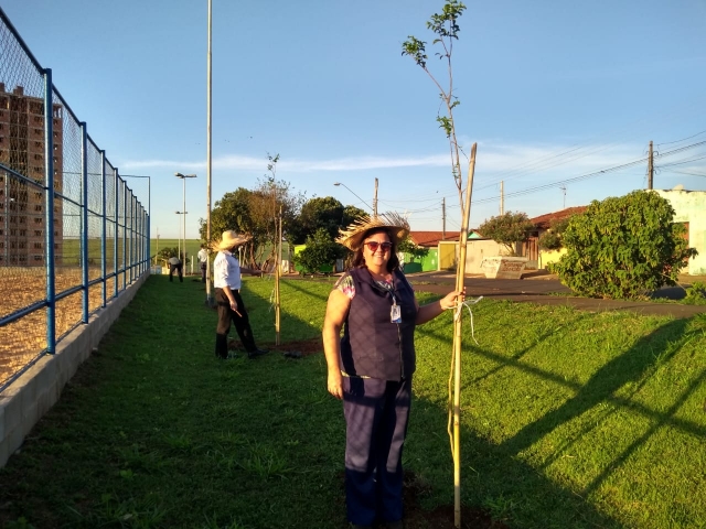 O plantio do mês de maio, na quarta-feira, 22, contou com participação de 6 colaboradores da empresa Support