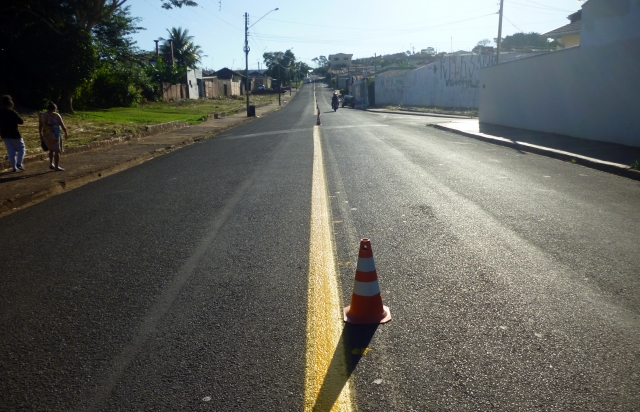 Lombadas da via também recebem nova pintura