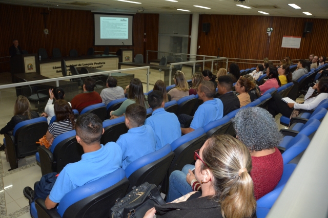 Fórum foi realizado no plenário da Câmara Municpal nesta quarta-feira, 12