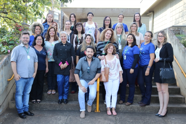 Prefeito Anderson Prado com secretária de Educação, Meiri, professores e representantes da Facol