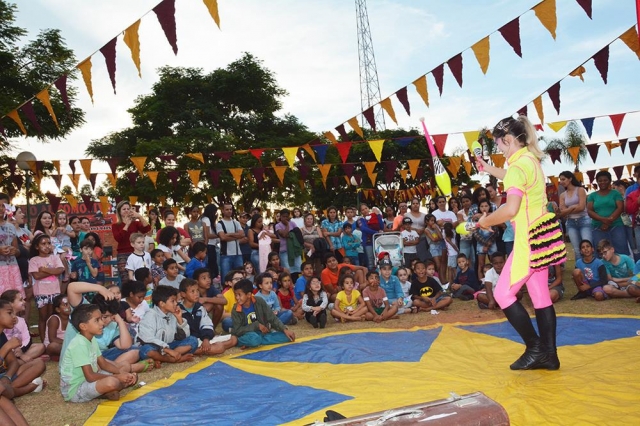 No ano passado, no mesmo Jardim do Caju, o projeto contou com muitas crianças e adultos