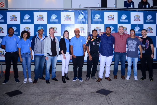 Servidores da Prefeitura e SAAE durante a cerimônia realizada na Zank Eventos na sexta-feira, 12