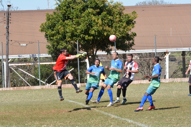 Lance da vitória da Chape (uniforme verde e azul) sobre o Reduto em  Alfredo Guedes