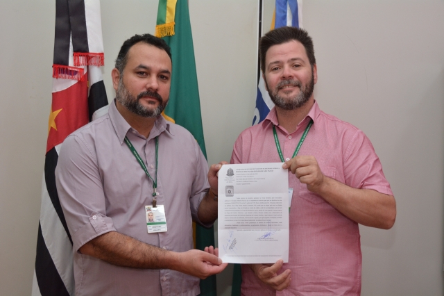 Prado com o servidor Cristiano durante encontro no Gabinete