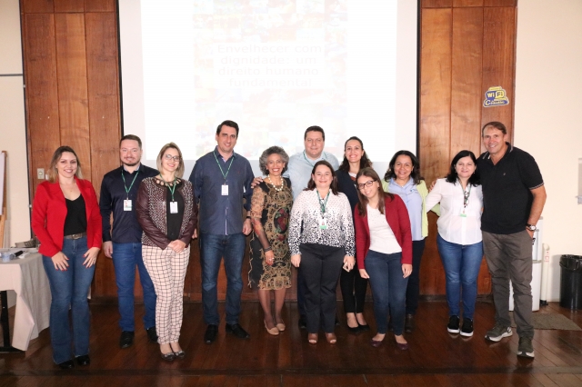 Servidores municipais e profissionais de diversas áreas que compõem o Conselho participaram do Encontro