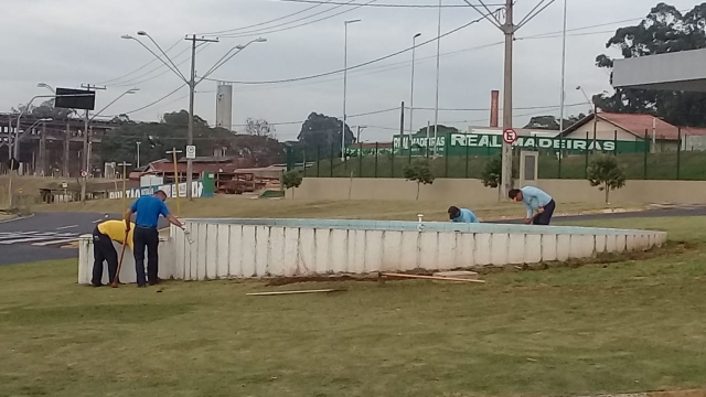 A rotatória da Avenida Olavo Bilac passa por revitalização e ganhará pontos de iluminação