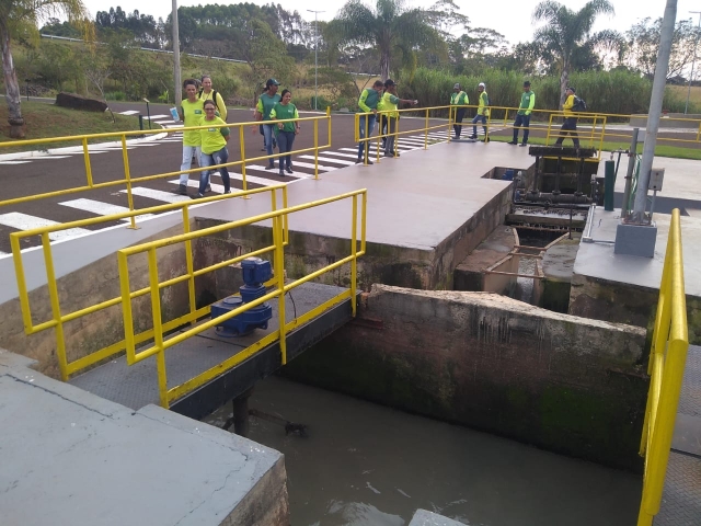 Todos conheceram as dependências do espaço e viram de perto o tratamento preliminar do esgoto gerado no município