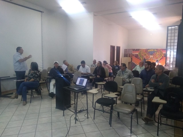 O secretário de Meio Ambiente, Claudemir Rocha Mio (Tupã), discursou durante a reunião