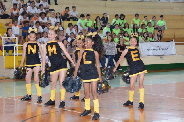 Alunos da Escola Philomena Briuquesi Boso durante as apresentações do JOELP em 2018
