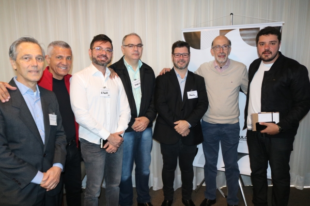 Fernando Montoro, Aderaldo, Edgar, Olivato, Prado, Cury e Minguili durante Seminário realizado em Lençóis Paulista