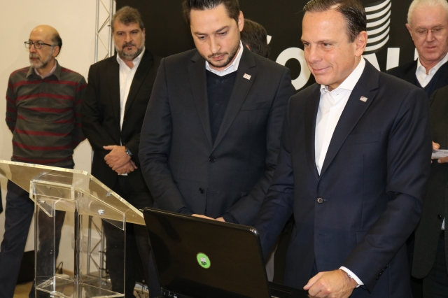 Governador João Doria realiza a assinatura digital do convênio para liberação de verbas para obras de infraestrutura em Lençóis Paulista e outras cidades da região