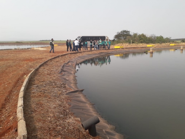 Os alunos puderam conhecer mais sobre as operações dos locais visitados